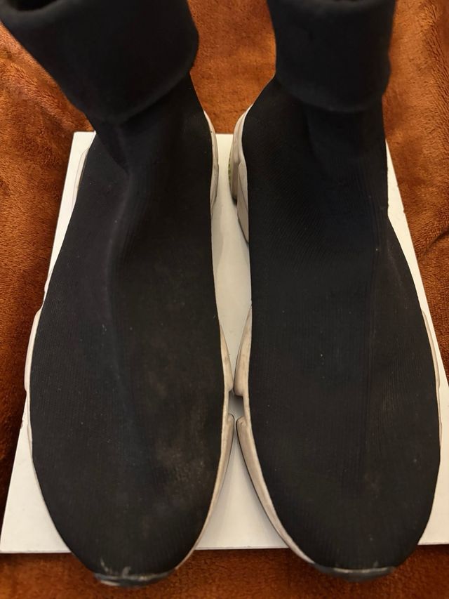 Scarpe Nere e Gialle Calzino