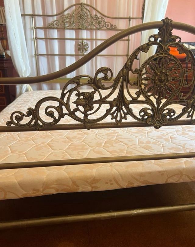 Elegante Cama de Dosel