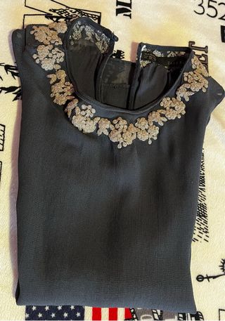 Blusa con adornos plateados
