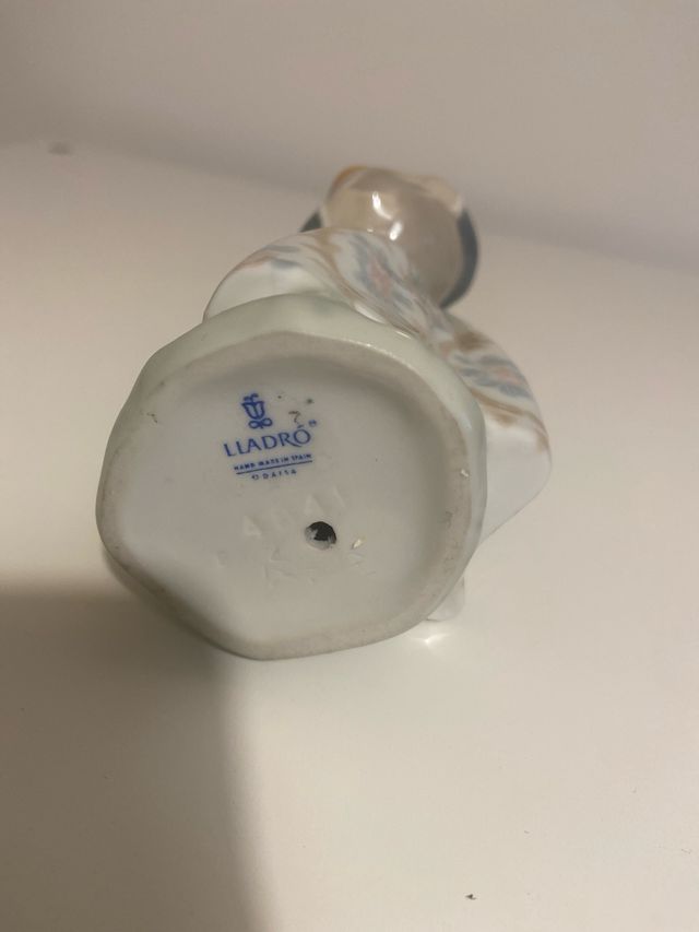 Figura porcelana LLADRÓ fallera con naranjas 