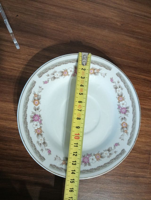 Taza y platos de porcelana chinos