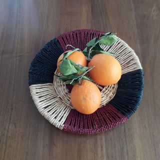 Portaoggetti in vimini e corda.