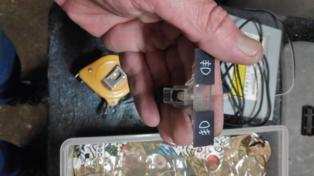 Antiguo materiaL electrico de coche