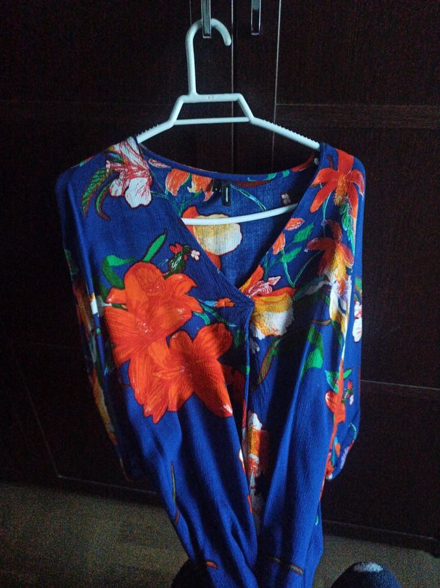 Blusón azul con flores