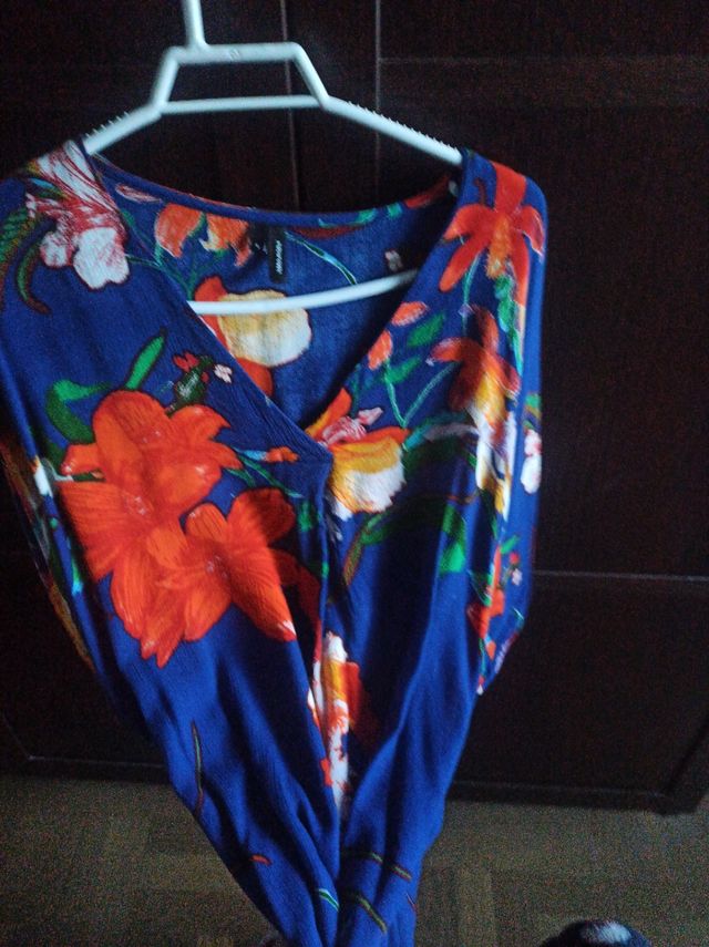 Blusón azul con flores