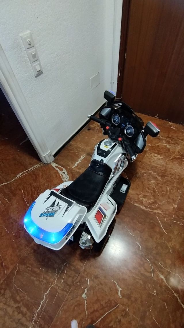 MOTO DE POLICIA PARA NIÑOS