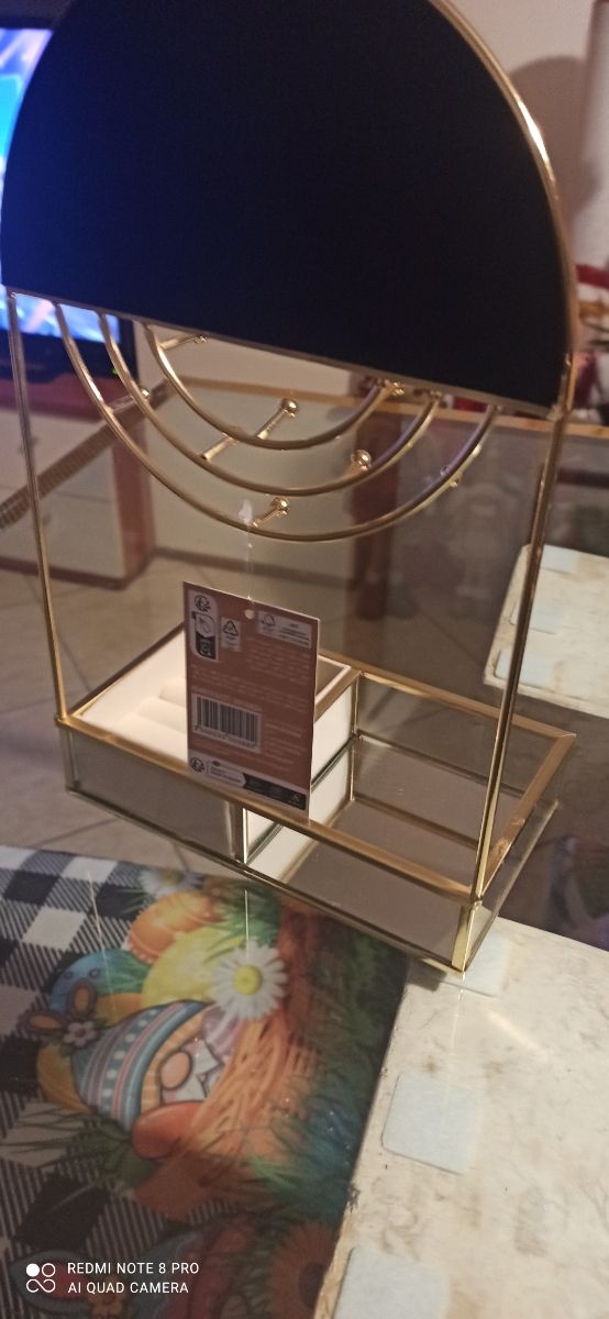 Espositore per collane