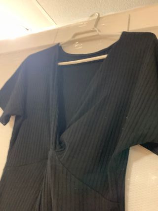 BUZO NEGRO,T;M,BUEN ESTADO,ES UN POCO PIRATA