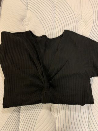 BUZO NEGRO,T;M,BUEN ESTADO,ES UN POCO PIRATA