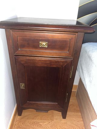 Mesita noche de madera