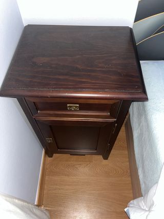 Mesita noche de madera
