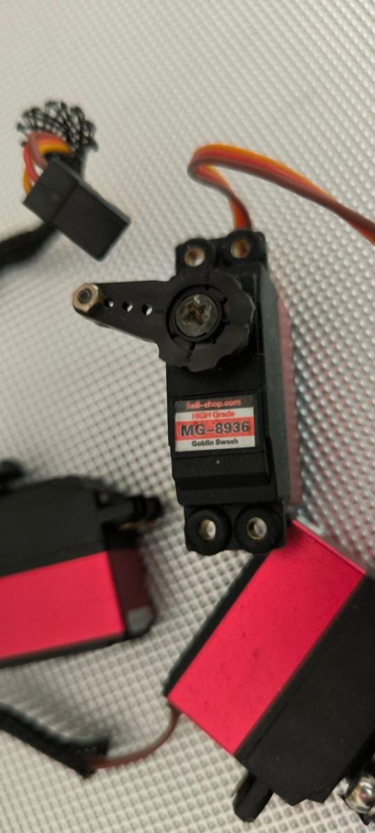 SERVOS FUTABA HITEC ETC 