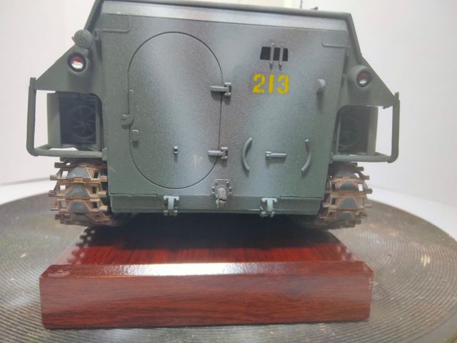 Maqueta de tanque anfibio