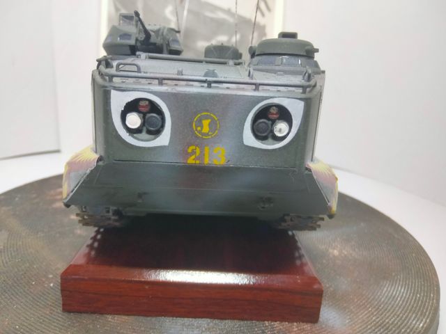 Maqueta de tanque anfibio