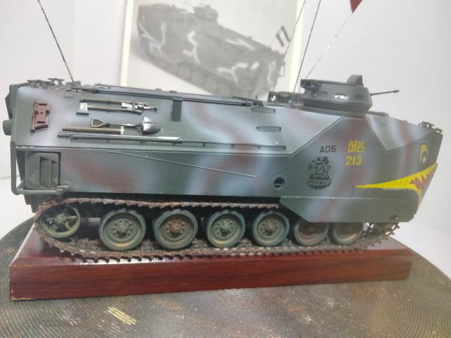 Maqueta de tanque anfibio