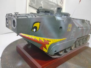 Maqueta de tanque anfibio