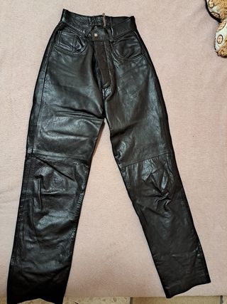 PANTALON DE CUERO.
