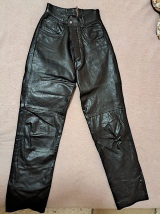 PANTALON DE CUERO.