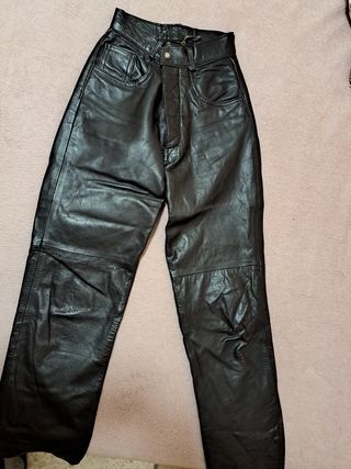 PANTALON DE CUERO.