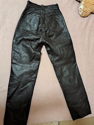 PANTALON DE CUERO.