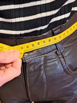 PANTALON DE CUERO.