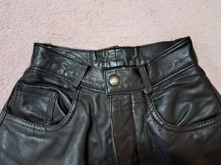 PANTALON DE CUERO.