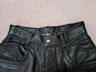 PANTALON DE CUERO.