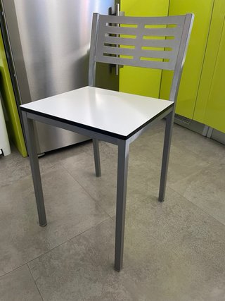 Sillas de cocina de tamaño especial casi nuevas