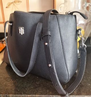 Bolso Tommy Hilfiger color negro