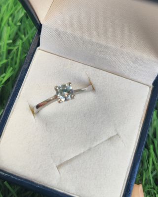 Paga 1 y llévate 2- Anillo plateado solitario aju