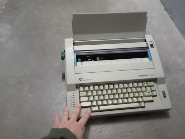 Máquina de escribir electrónica. Años 80