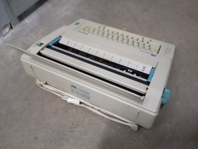 Máquina de escribir electrónica. Años 80