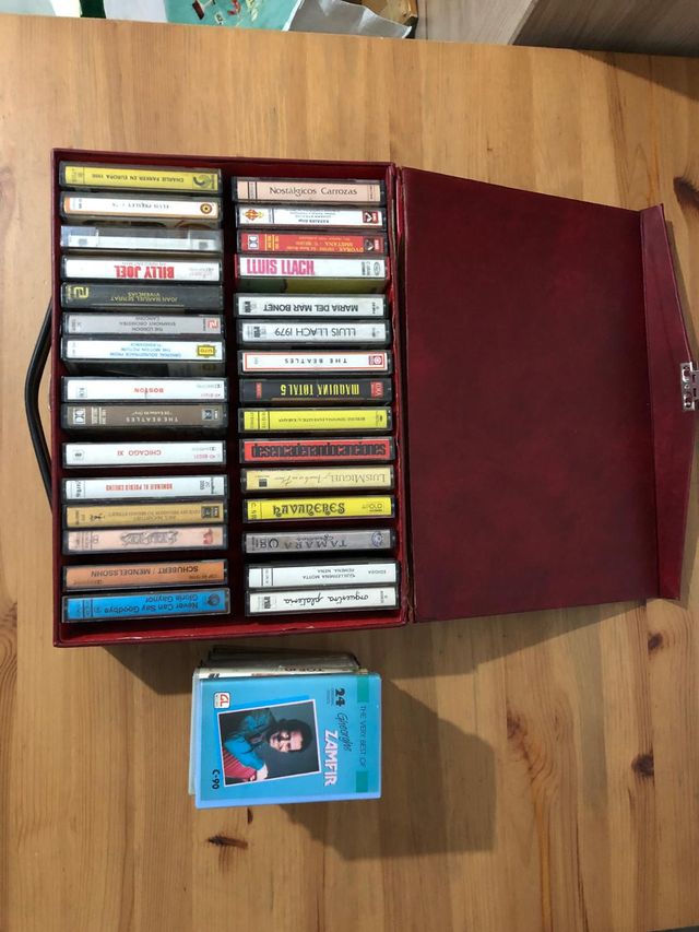 Lote de cassettes con maleta años 70