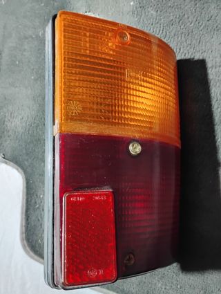 Piloto trasero derecho Seat 133 original .