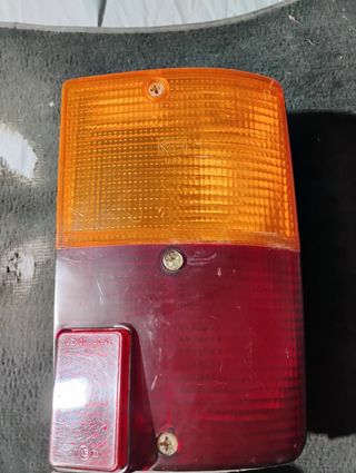 Piloto trasero derecho Seat 133 original .