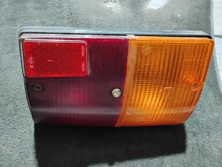 Piloto trasero derecho Seat 133 original .