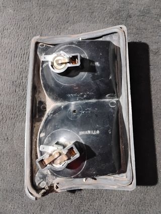 Piloto trasero derecho Seat 133 original .