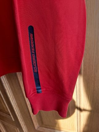 Sudadera Ferrari. Color rojo. Talla XXL. Nueva