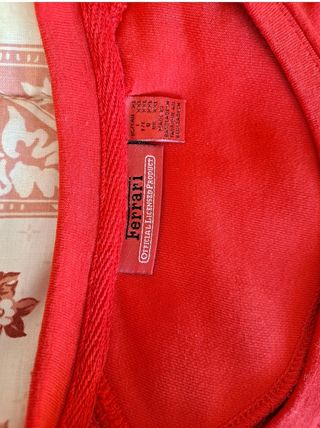 Sudadera Ferrari. Color rojo. Talla XXL. Nueva