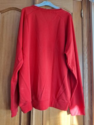 Sudadera Ferrari. Color rojo. Talla XXL. Nueva