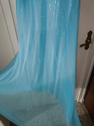 Vestido de fiesta. largo. Talla 40 a 44. celeste.