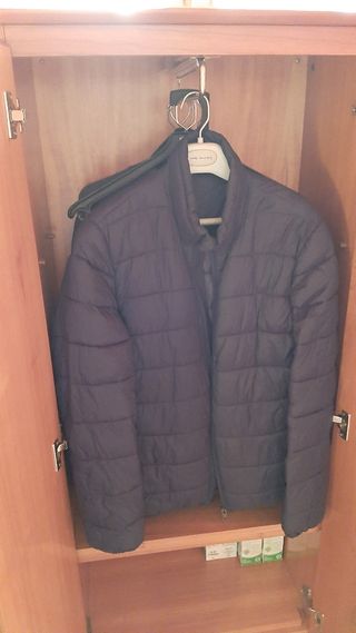 Mueble recibidor en chapa cedro, a juego espejo.