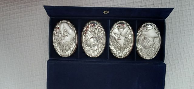 Cuadros de cara de las estaciones