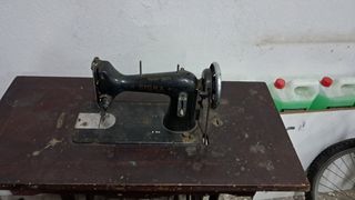 Maquina de coser antigua