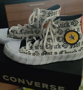 Converse edición especial.