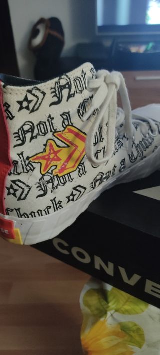 Converse edición especial.