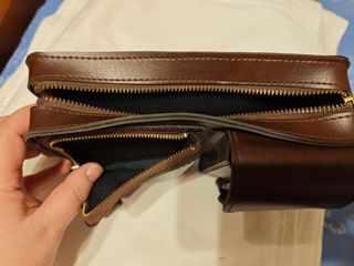 Mariconera piel marrón hombre