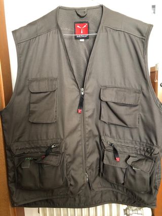 Gilet e cappello per pescare