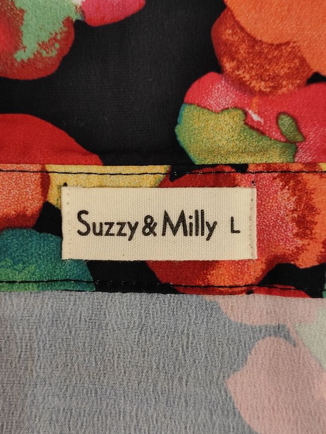 Camicia nera con disegni colorati