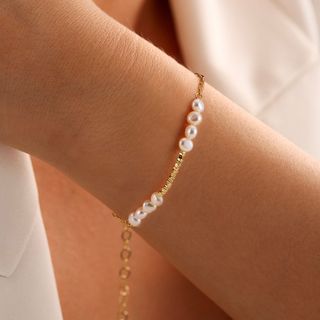 Pulsera dorada de plata 925 con perlas naturales.